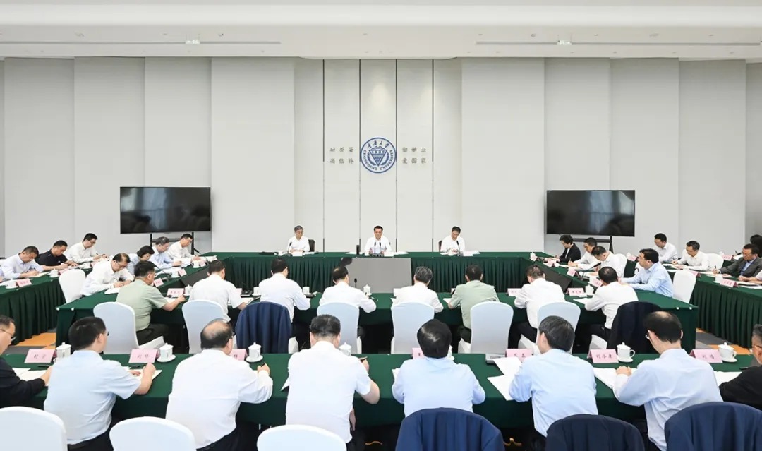 重庆召开加强基础研究座谈会 袁家军主持并讲话