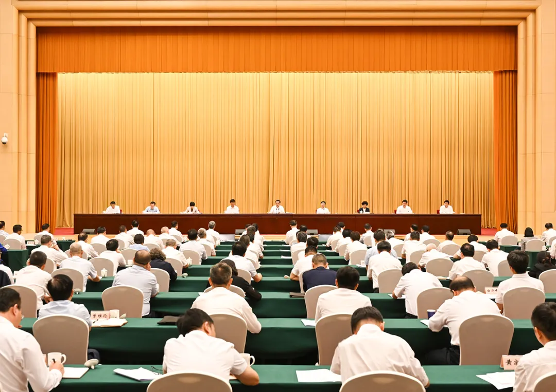 袁家军在全市深化国资国企改革工作推进会上强调 紧盯目标 持续攻坚 久久为功 纵深推进国资国企改革取得新成效 胡衡华主持 王炯程丽华出席