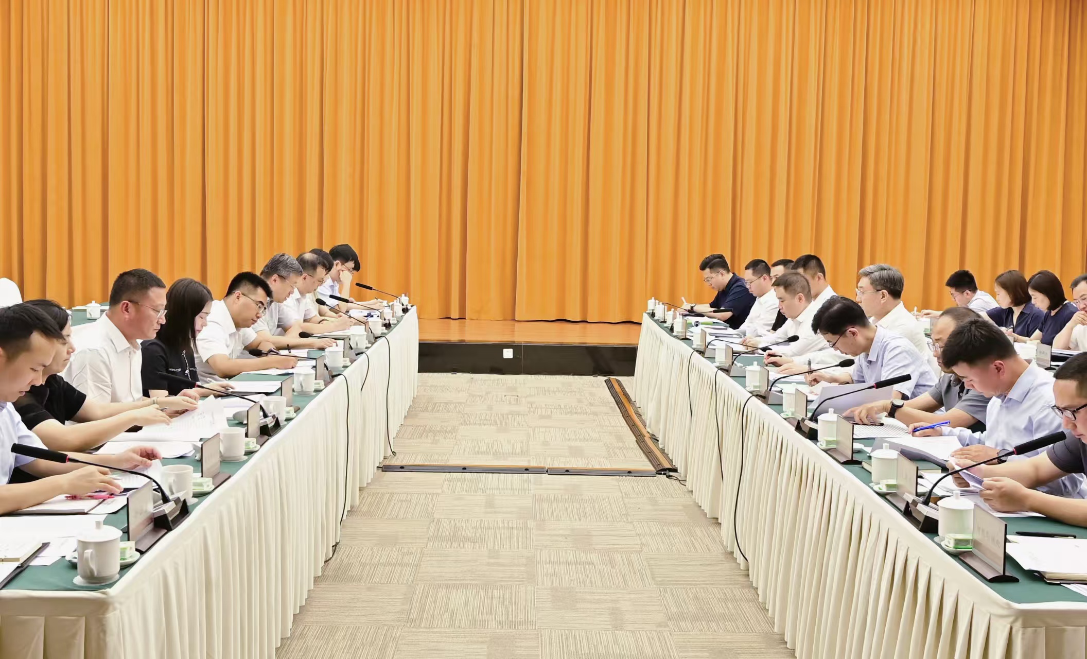 市科技局与市经济信息委座谈交流贯彻落实市委六届九次全会精神推动科技创新与产业创新深度融合