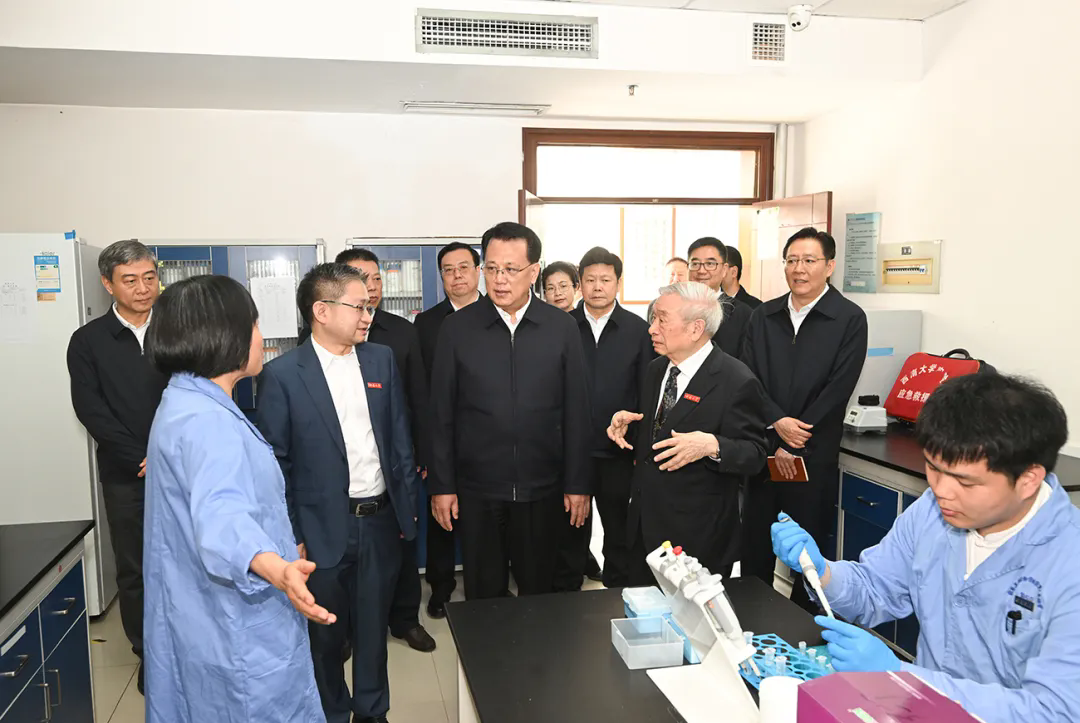 袁家军赴我市高新技术企业和高等院校调研 推动科技创新和产业创新深度融合 打造教育科技人才一体改革标志性成果